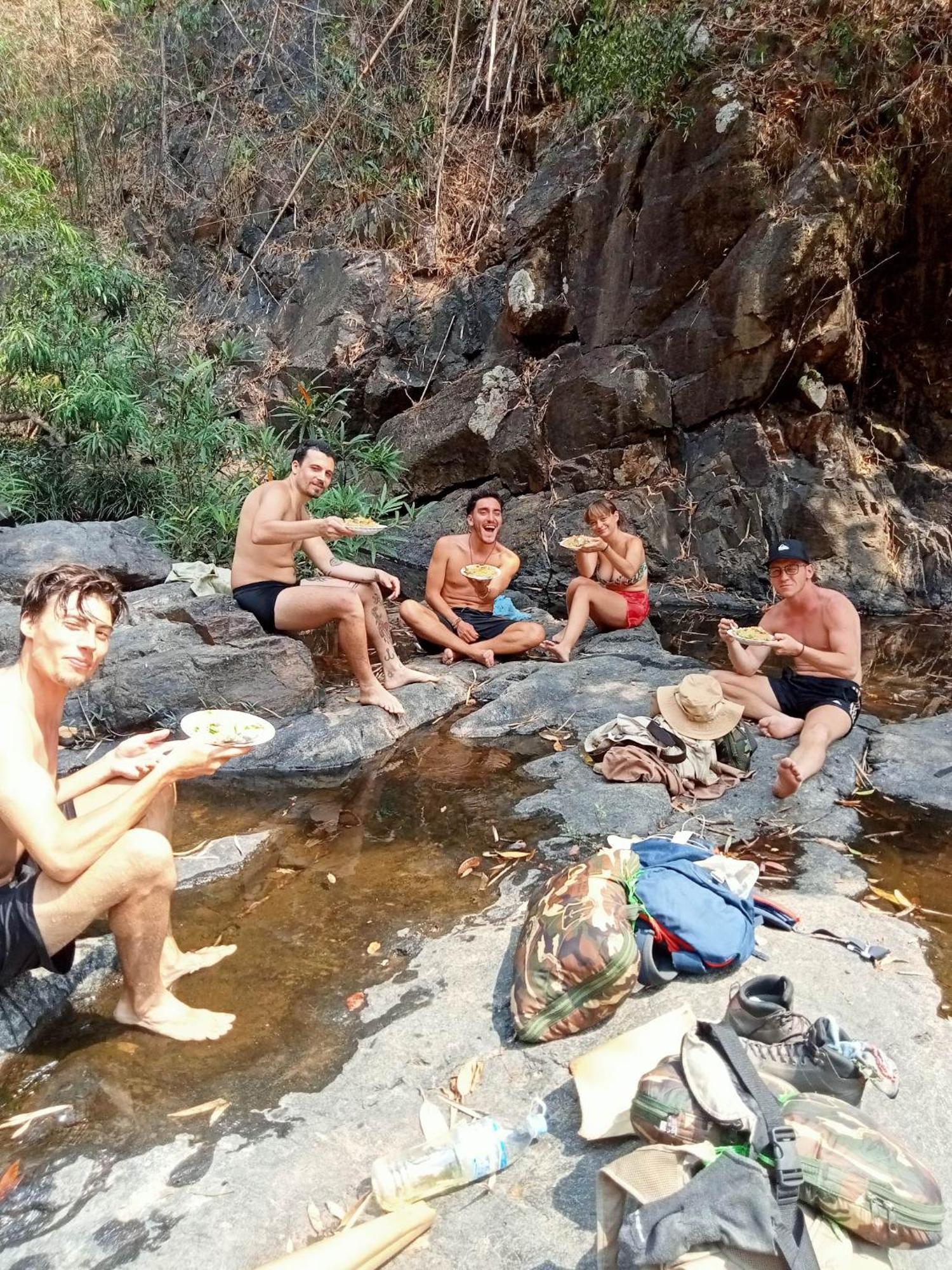 Bee Bee'S Chalets Home Stay And Trekking Banlung Экстерьер фото