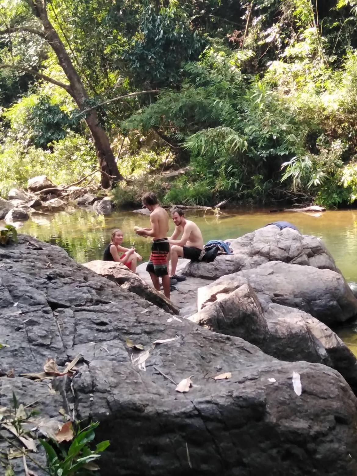 Bee Bee'S Chalets Home Stay And Trekking Banlung Экстерьер фото